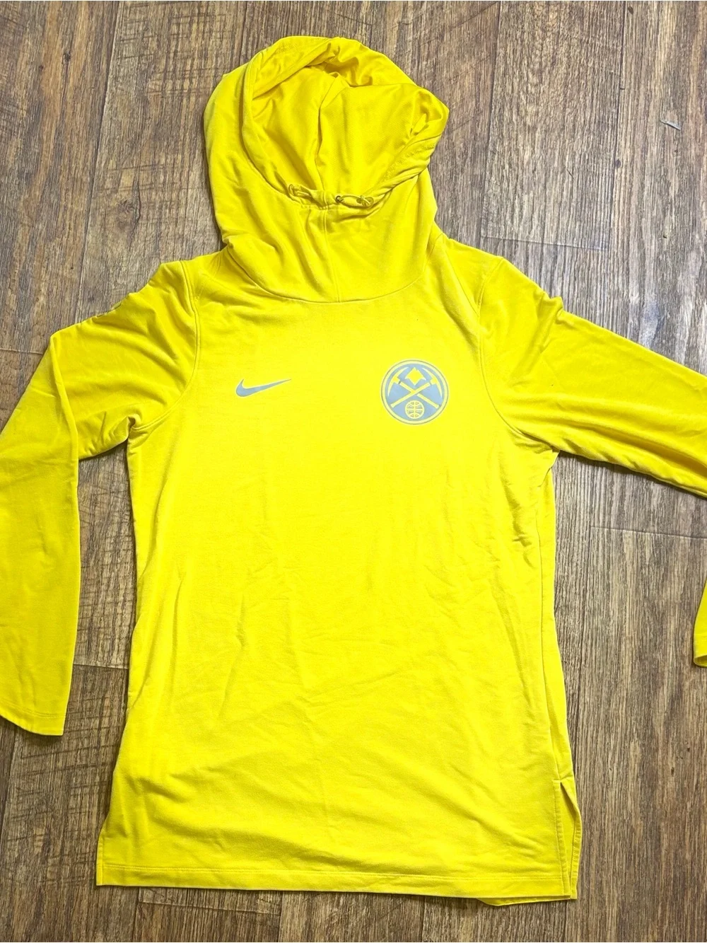 Nike Denver Nuggets Dri-FIT Long Sleeve Shirt Yellow Men's XL NBA Team Logo